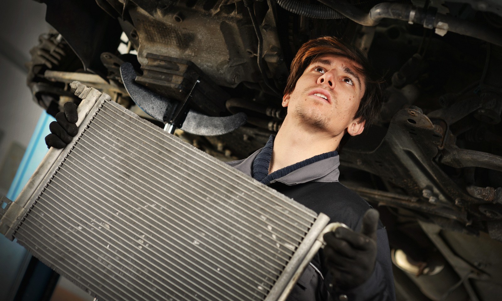 Эффективный ремонт и обслуживание системы охлаждения: Секреты поддержания здоровья радиатора и термостата вашего автомобиля